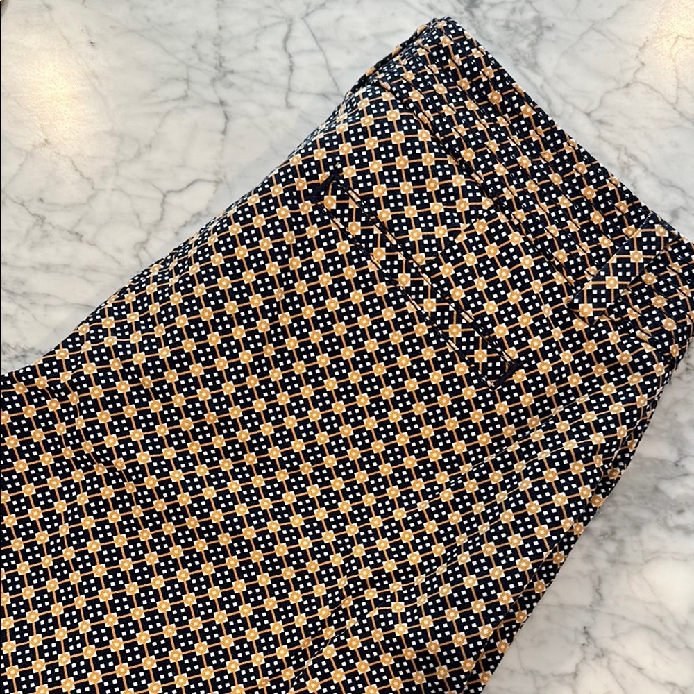 Patterned Cropped Pants With Geometric Design - image 8